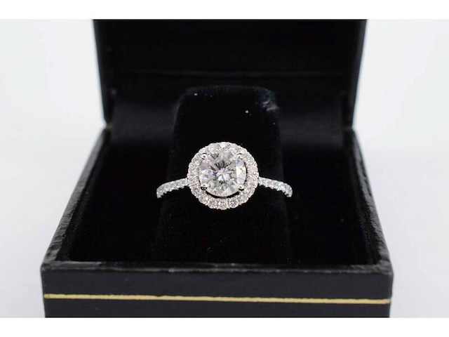 Witgouden entourage ring met centrale natuurlijke diamant van 0.90 carat - afbeelding 5 van  9