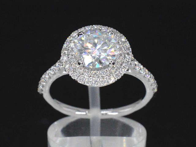 Witgouden entourage ring met diamanten en een briljant - afbeelding 1 van  10