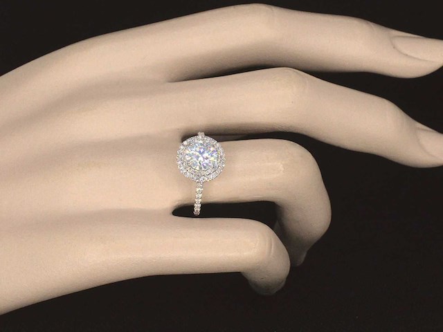 Witgouden entourage ring met diamanten en een briljant - afbeelding 3 van  10