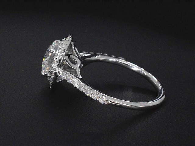 Witgouden entourage ring met diamanten en een briljant - afbeelding 7 van  10