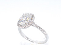 Witgouden entourage ring met diamanten en een gemaakte ovale briljant - afbeelding 5 van  11