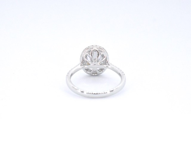 Witgouden entourage ring met diamanten en een gemaakte ovale briljant - afbeelding 9 van  11