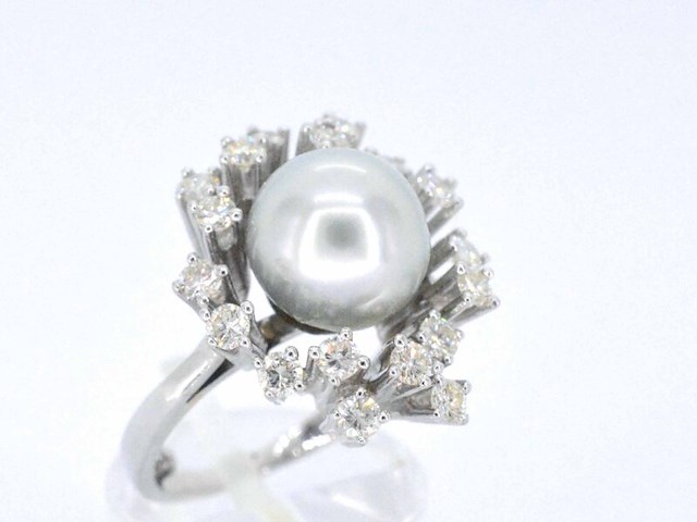 Witgouden entourage ring met diamanten en een zuidzee parel - afbeelding 4 van  8