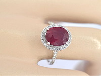 Witgouden entourage ring met diamanten en robijn - afbeelding 4 van  11