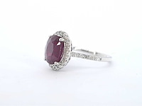 Witgouden entourage ring met diamanten en robijn - afbeelding 6 van  11