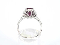 Witgouden entourage ring met diamanten en robijn - afbeelding 11 van  11