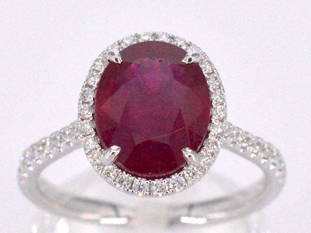 Witgouden entourage ring met diamanten en robijn - afbeelding 1 van  10