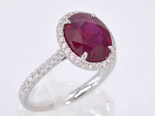 Witgouden entourage ring met diamanten en robijn - afbeelding 7 van  10