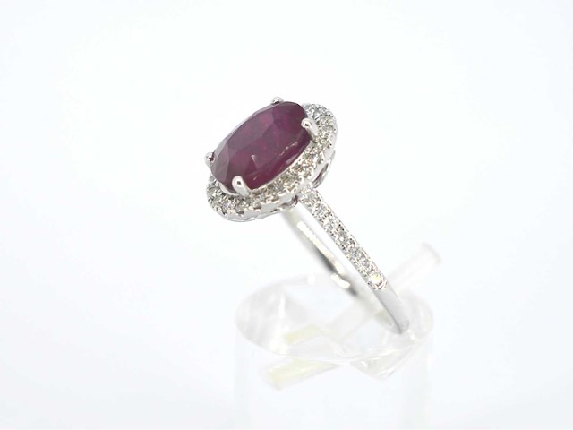 Witgouden entourage ring met diamanten en robijn - afbeelding 2 van  11
