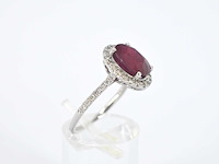 Witgouden entourage ring met diamanten en robijn - afbeelding 3 van  11