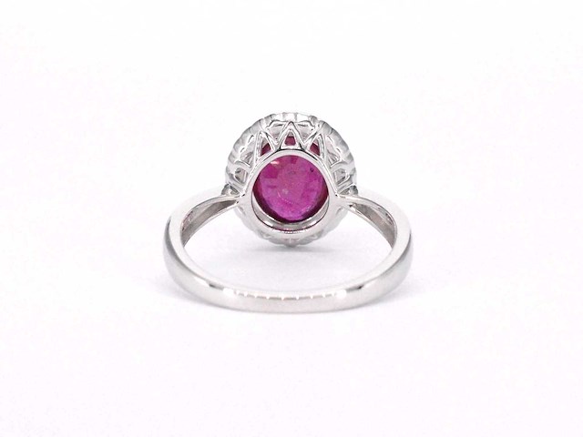 Witgouden entourage ring met diamanten en robijn - afbeelding 5 van  7