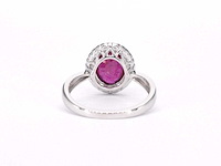 Witgouden entourage ring met diamanten en robijn - afbeelding 5 van  7