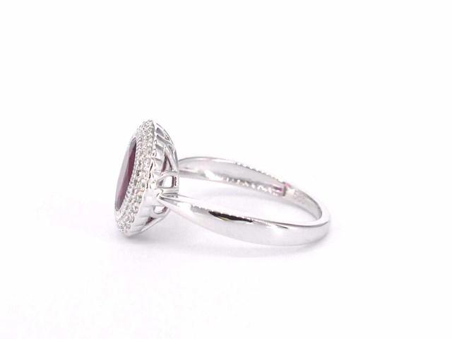 Witgouden entourage ring met diamanten en robijn - afbeelding 6 van  7