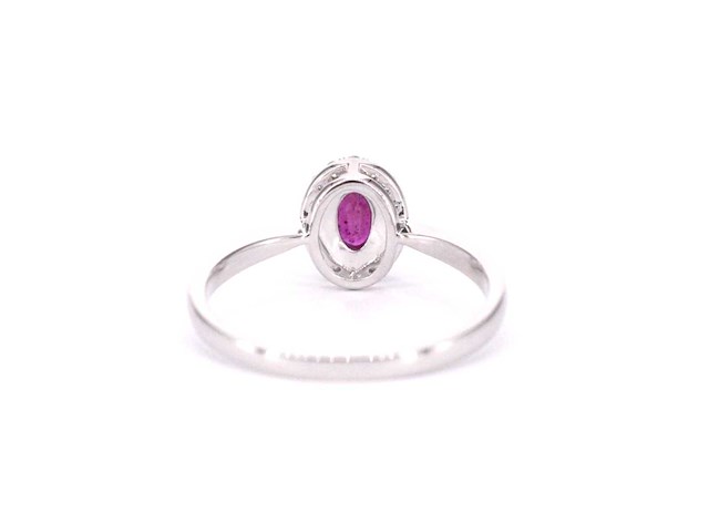 Witgouden entourage ring met diamanten en robijn - afbeelding 9 van  10