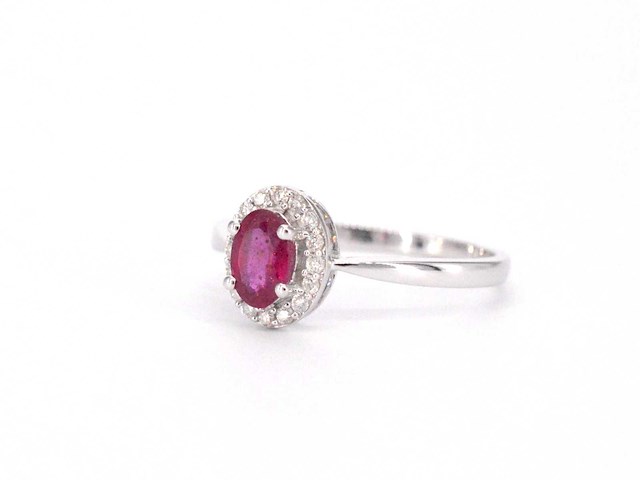 Witgouden entourage ring met diamanten en robijn - afbeelding 10 van  10