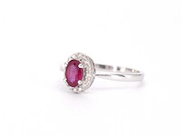Witgouden entourage ring met diamanten en robijn - afbeelding 10 van  10