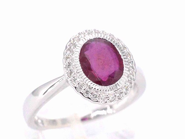 Witgouden entourage ring met diamanten en robijn - afbeelding 1 van  8