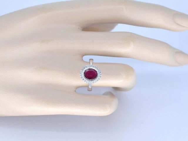 Witgouden entourage ring met diamanten en robijn - afbeelding 3 van  8