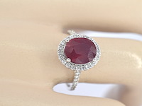 Witgouden entourage ring met diamanten en robijn - afbeelding 5 van  12