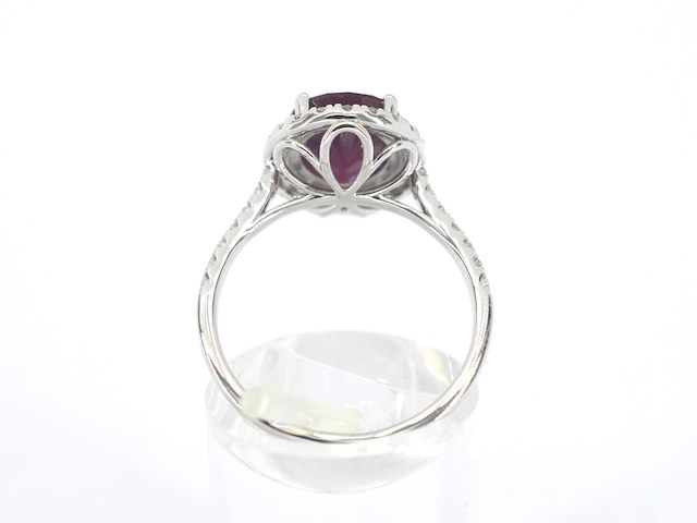 Witgouden entourage ring met diamanten en robijn - afbeelding 11 van  12