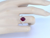 Witgouden entourage ring met diamanten en robijn - afbeelding 5 van  11