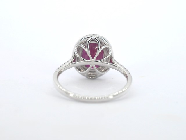 Witgouden entourage ring met diamanten en robijn - afbeelding 10 van  12
