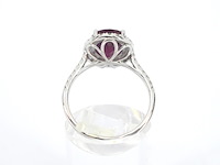Witgouden entourage ring met diamanten en robijn - afbeelding 11 van  12