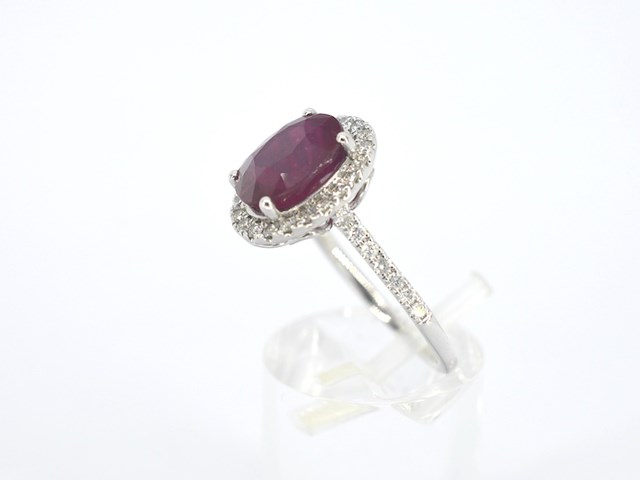 Witgouden entourage ring met diamanten en robijn - afbeelding 12 van  12