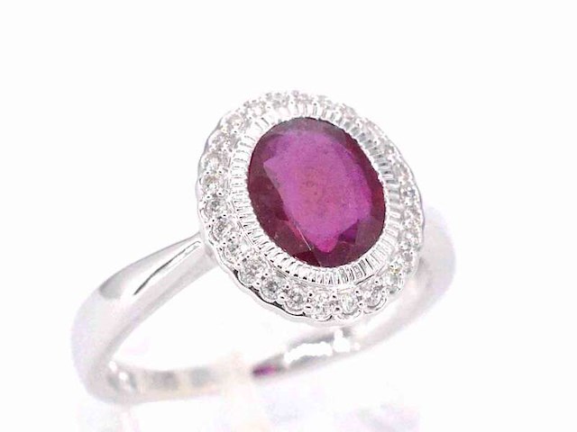 Witgouden entourage ring met diamanten en robijn - afbeelding 1 van  8