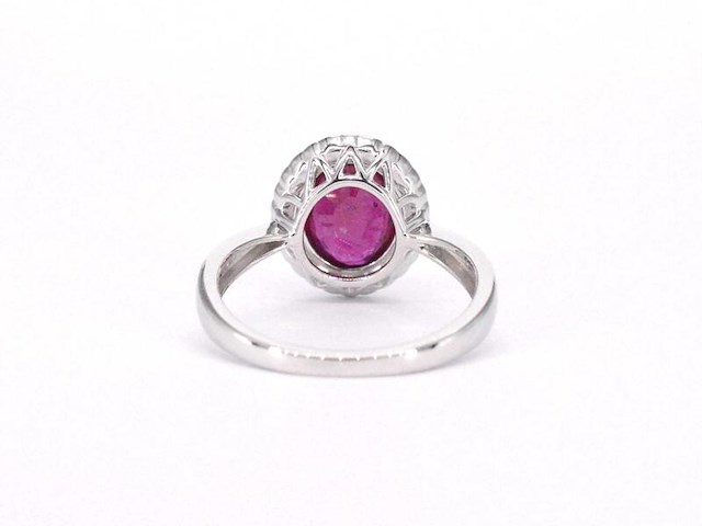 Witgouden entourage ring met diamanten en robijn - afbeelding 4 van  8