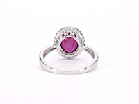 Witgouden entourage ring met diamanten en robijn - afbeelding 4 van  8