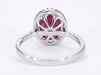 Witgouden entourage ring met diamanten en robijn - afbeelding 9 van  11