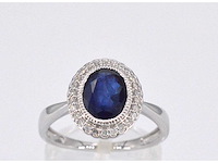 Witgouden entourage ring met diamanten en saffier - afbeelding 1 van  10