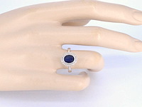 Witgouden entourage ring met diamanten en saffier - afbeelding 5 van  10