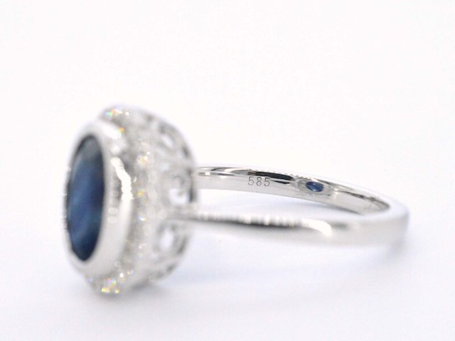 Witgouden entourage ring met diamanten en saffier - afbeelding 11 van  11