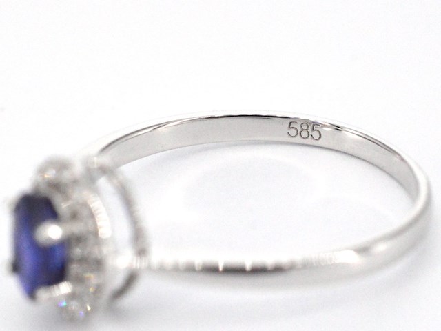 Witgouden entourage ring met diamanten en saffier - afbeelding 14 van  14