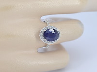 Witgouden entourage ring met diamanten en saffier - afbeelding 2 van  9