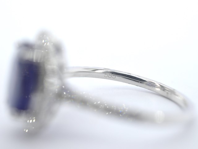 Witgouden entourage ring met diamanten en saffier - afbeelding 6 van  9