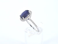 Witgouden entourage ring met diamanten en saffier - afbeelding 9 van  9