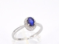 Witgouden entourage ring met diamanten en saffier - afbeelding 8 van  12