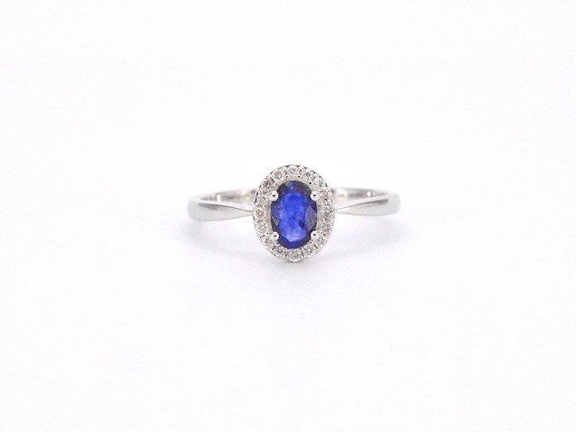 Witgouden entourage ring met diamanten en saffier - afbeelding 9 van  12