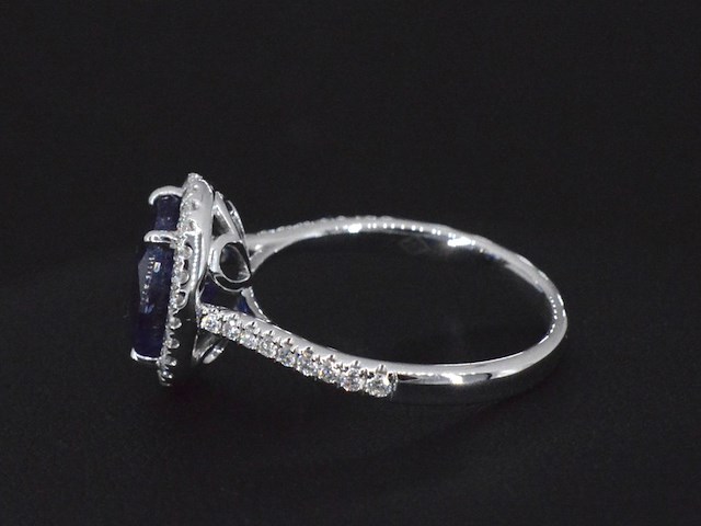 Witgouden entourage ring met diamanten en saffier - afbeelding 2 van  5