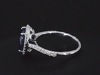 Witgouden entourage ring met diamanten en saffier - afbeelding 2 van  5
