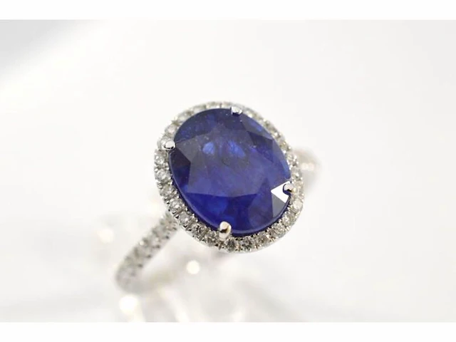 Witgouden entourage ring met diamanten en saffier - afbeelding 3 van  8