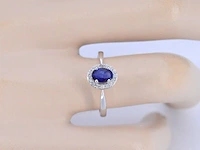 Witgouden entourage ring met diamanten en saffier - afbeelding 7 van  14