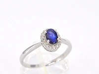 Witgouden entourage ring met diamanten en saffier - afbeelding 10 van  14