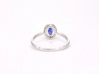 Witgouden entourage ring met diamanten en saffier - afbeelding 12 van  14