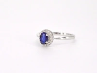 Witgouden entourage ring met diamanten en saffier - afbeelding 13 van  14