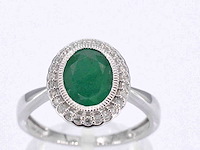 Witgouden entourage ring met diamanten en smaragd - afbeelding 1 van  9