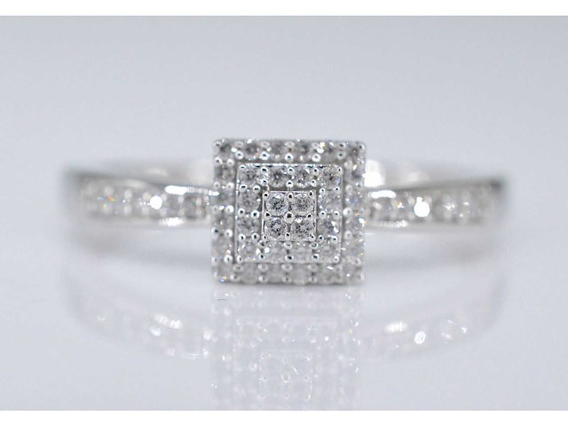 Witgouden entourage ring met diamanten - afbeelding 1 van  8